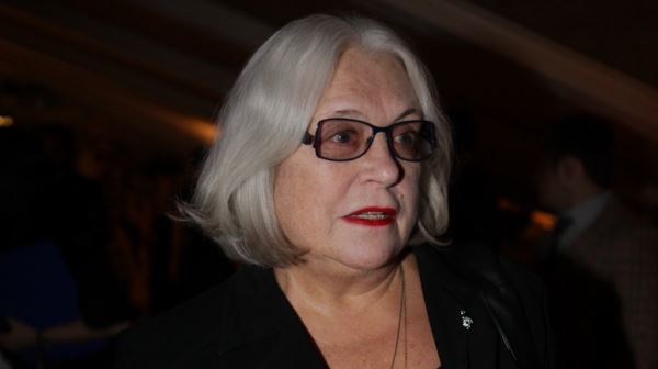 «Не хочет быть вне дома»: Шукшина о здоровье 87-летней матери после операции