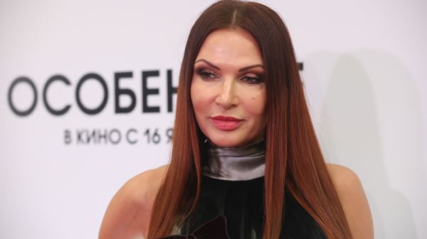«Мазня»: Эвелина Бледанс оценила картины Татьяны Плаксиной