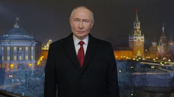 «Мы большая, сильная и сплоченная семья»: Путин поздравил россиян с Новым годом