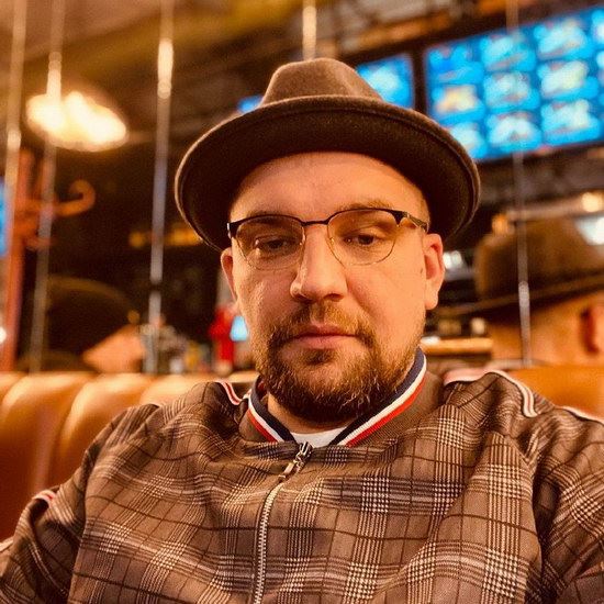 Каким россияне видят идеальный корпоратив: концерт Басты и караоке с коллегами