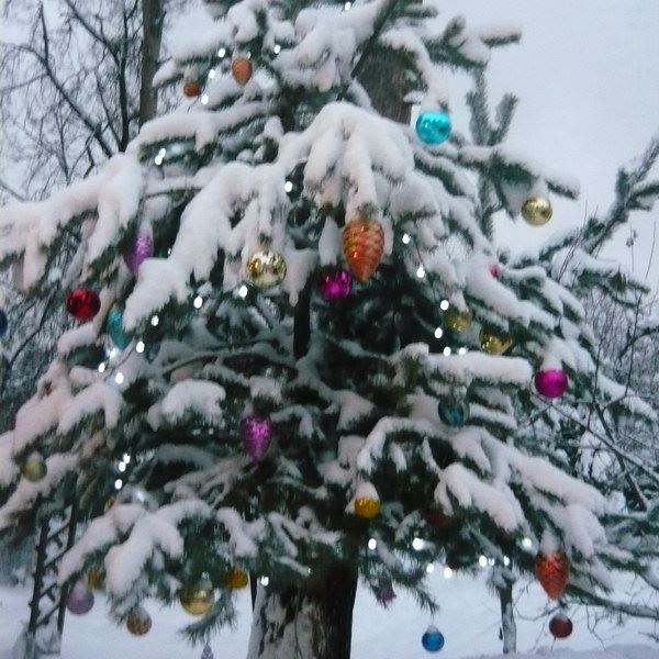 «Невероятные приключения Шурика», «Уральских пельменей», «Супердискотеку 90-х» и «Реальную любовь» покажут в новогоднюю ночь