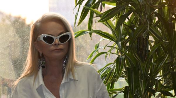 Лариса Долина освободила спорную квартиру в Хамовниках