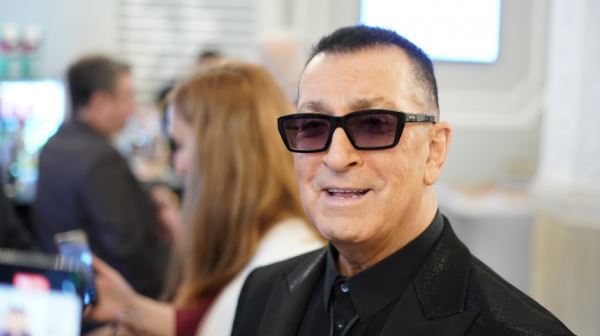 Мое восхищение: Александр Буйнов обратился к зрителям Пятого канала в Новый год