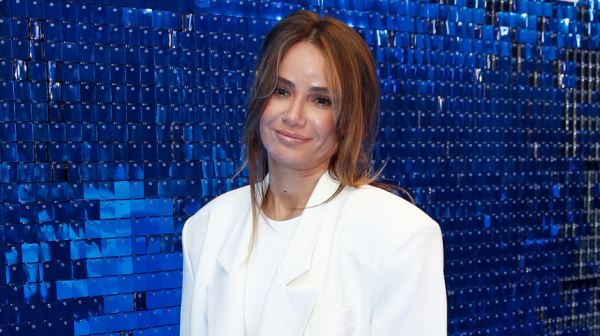 Айза-Лилуна Ай обнаружила на старом фотоаппарате снимки незнакомцев